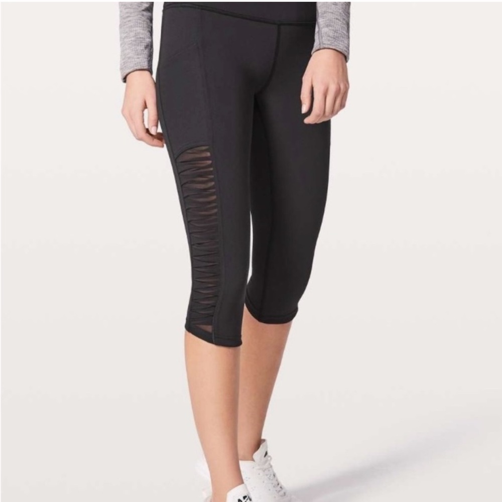 Lululemon Sharp Turns Cropped Leggings Black Mesh Accents Size 4